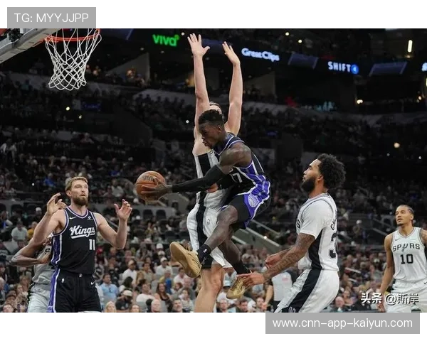 福克斯突破分球补篮得手，国王赢下焦点战