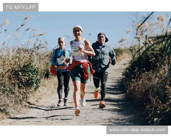 户外障碍越野赛跳跃翻越一气呵成