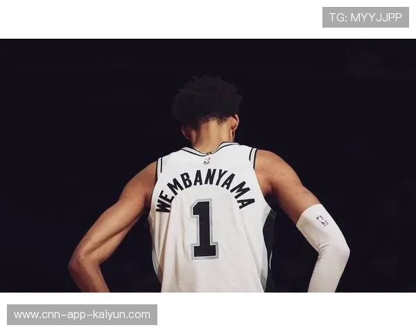 文班亚马篮下终结,马刺青年军再展锋芒